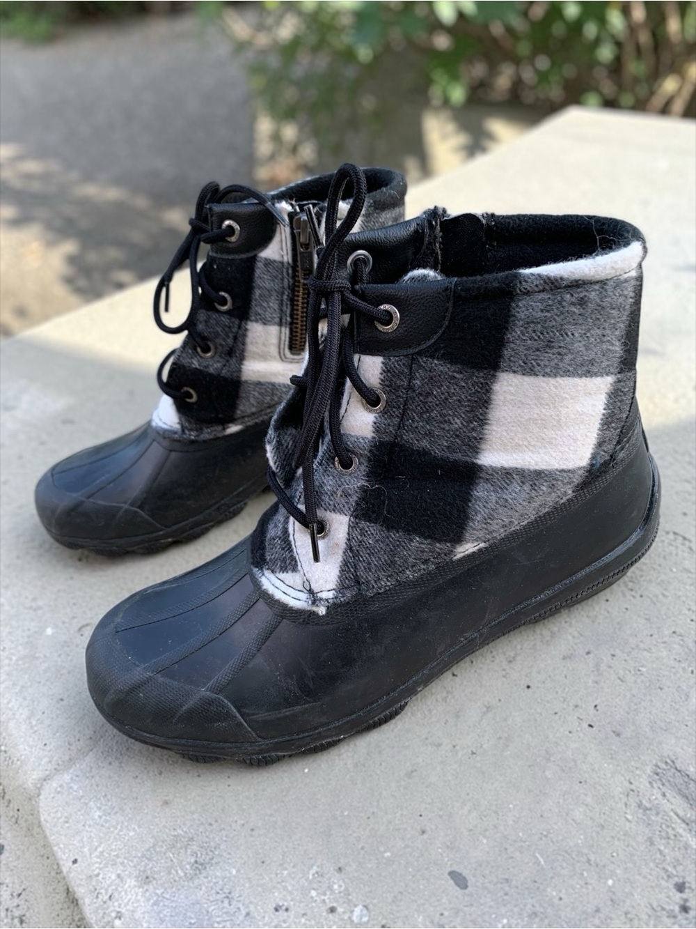 Sperry Duck Boots Plaid Black White 7.5